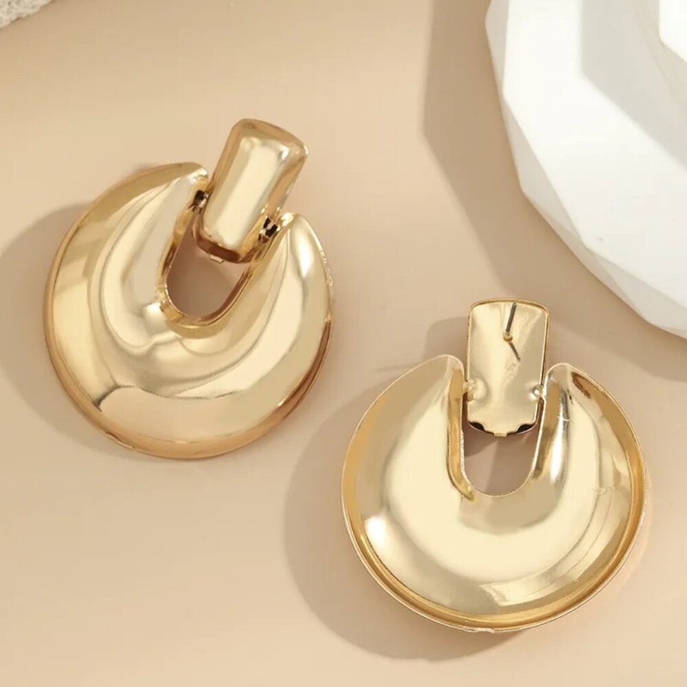 Lovers and Friends Lydia Earrings in Gold clip on